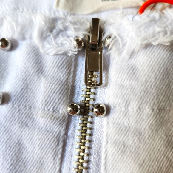 STUDDED ☆ FRINGED EDGE ☆ ZIP FRONT ☆ WHITE DENIM SKIRT ☆ NWT - Picture 7 of 12